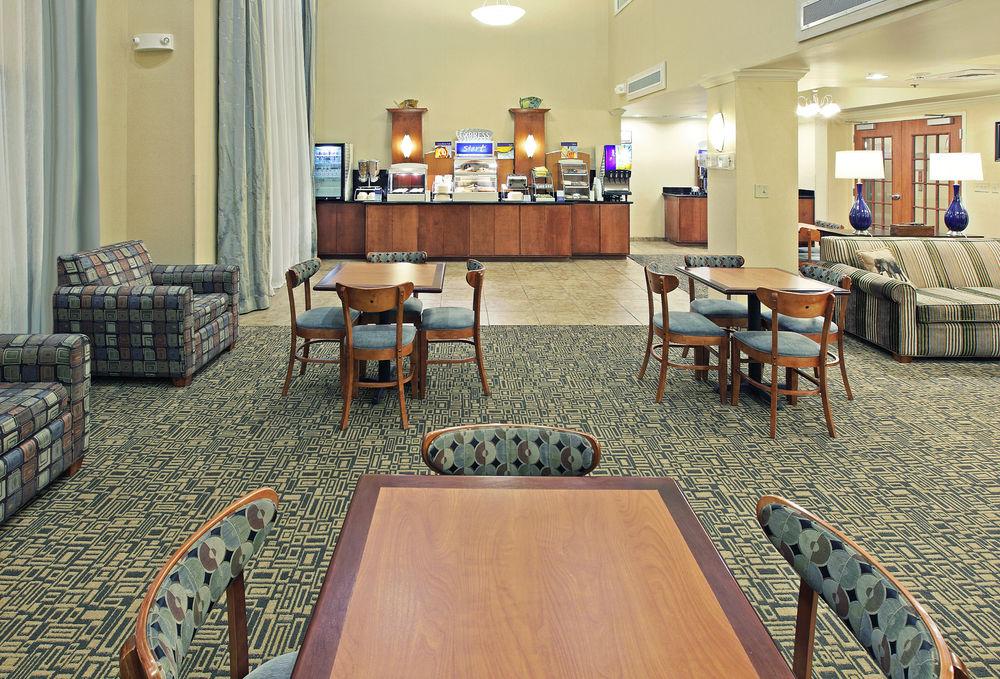 Holiday Inn Express & Suites Pine Bluff/Pines Mall By Ihg Bagian luar foto