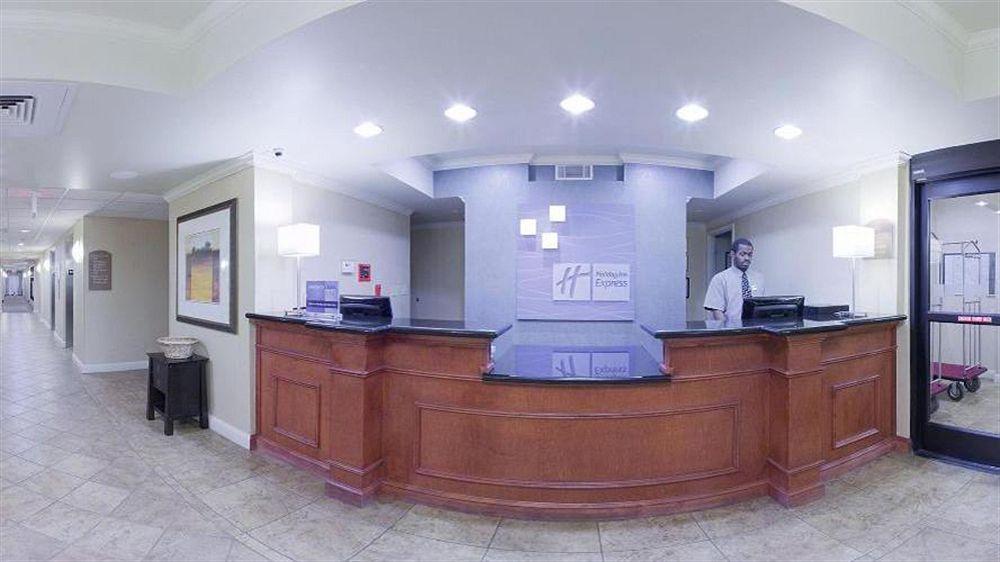 Holiday Inn Express & Suites Pine Bluff/Pines Mall By Ihg Bagian luar foto