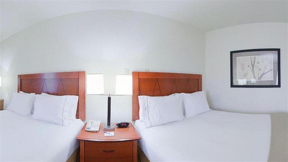Holiday Inn Express & Suites Pine Bluff/Pines Mall By Ihg Bagian luar foto